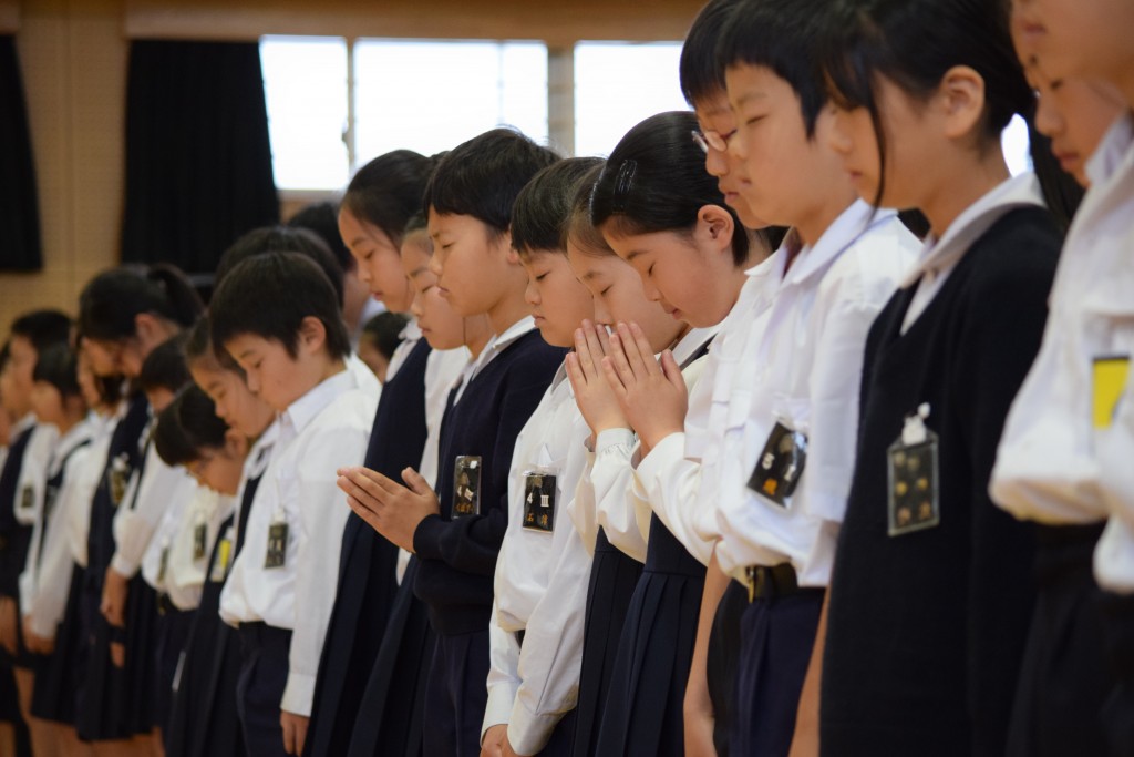 全校集会での黙祷